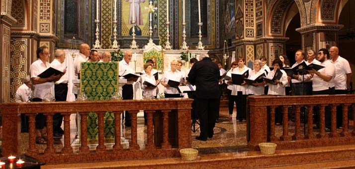 WEB-coro_li briganti cantanti-voci-nei-chiostri-aerco